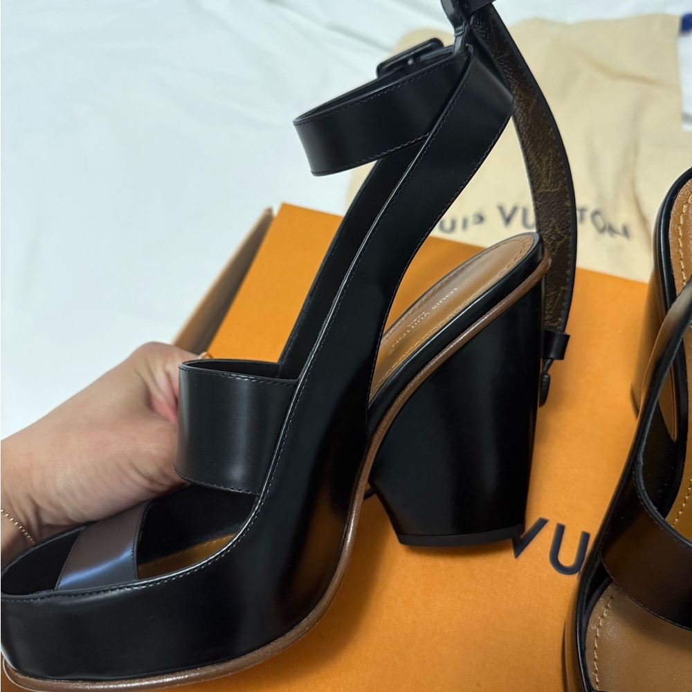 Louis Vuitton Black Trinity Leather Sandals - Picture 10 of 12